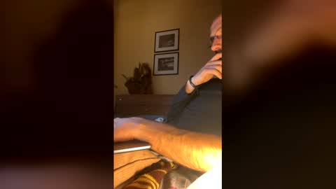 Snapshot of 07sumsv1 chatting on 12-21-25, 09:27 07sumsv1 online show from 12-21-25, 09:27