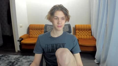 Snapshot of 0verlandd chatting on 12-28-24, 08:05 Adam online show from 12-28-24, 08:05