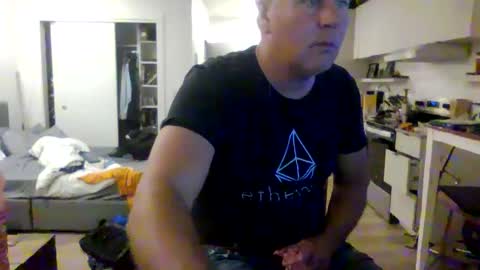 Snapshot of 1029mn chatting on 10-05-25, 04:00 Takin Profits online show from 10-05-25, 04:00