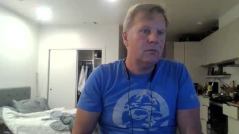 Snapshot of 1029mn chatting on 10-10-25, 02:32 Takin Profits online show from 10-10-25, 02:32