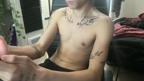 Snapshot of 10incock18 chatting on 02-06-26, 02:16 10incock18 online show from 02-06-26, 02:16