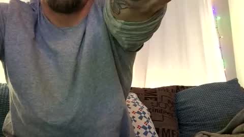 1404563739453746 online show from 12-14-25, 02:22