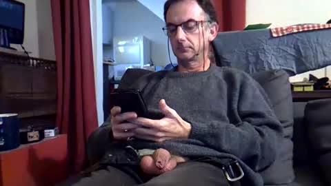 Snapshot of 18remy45 chatting on 10-18-25, 09:43 18remy45 online show from 10-18-25, 09:43