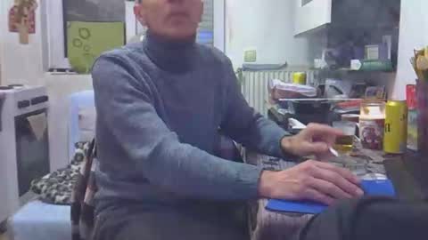 Snapshot of 1973man chatting on 12-14-25, 07:18 1973man online show from 12-14-25, 07:18