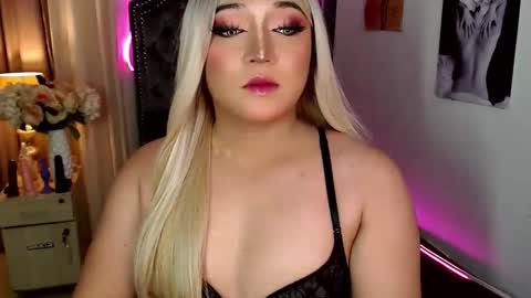 Snapshot of 1bestlover chatting on 12-01-25, 06:57 Ekang online show from 12-01-25, 06:57