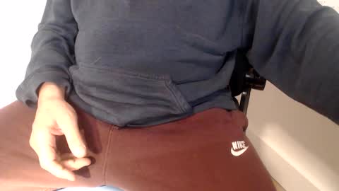 i erupt if you suck ur nipples 4 me and look at the camera while watching me online show from 02-14-26, 10:34