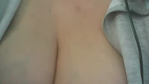 Snapshot of 1deluxepussy chatting on 01-27-25, 09:55 Deluxepussy online show from 01-27-25, 09:55