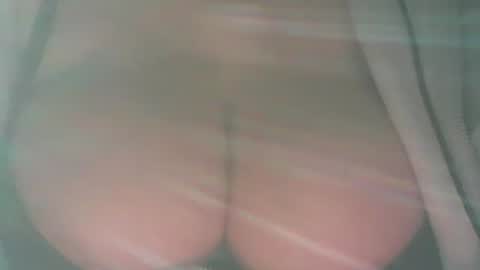 Snapshot of 1deluxepussy chatting on 01-28-25, 07:43 Deluxepussy online show from 01-28-25, 07:43