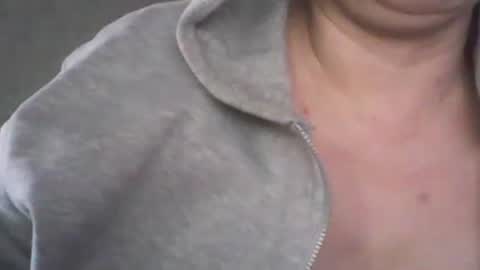 Snapshot of 1deluxepussy chatting on 02-07-25, 06:24 Deluxepussy online show from 02-07-25, 06:24