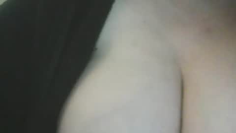 Snapshot of 1deluxepussy chatting on 02-15-25, 12:15 Deluxepussy online show from 02-15-25, 12:15