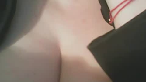 Snapshot of 1deluxepussy chatting on 02-27-25, 04:21 Deluxepussy online show from 02-27-25, 04:21