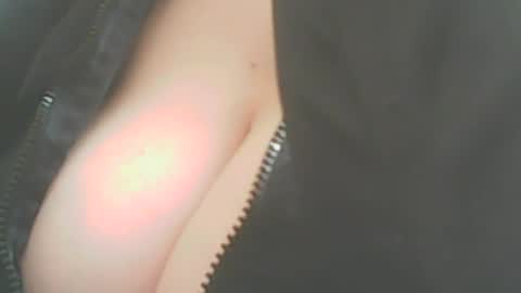 Snapshot of 1deluxepussy chatting on 03-12-25, 08:08 Deluxepussy online show from 03-12-25, 08:08