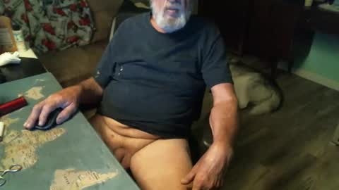 Snapshot of 1handyanddee chatting on 02-28-26, 01:06 1handyanddee online show from 02-28-26, 01:06