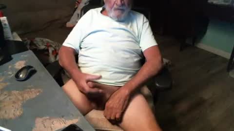 Snapshot of 1handyanddee chatting on 04-01-26, 01:06 1handyanddee online show from 04-01-26, 01:06