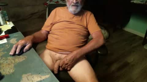 Snapshot of 1handyanddee chatting on 04-06-26, 01:36 1handyanddee online show from 04-06-26, 01:36