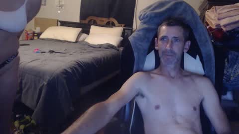 Snapshot of 1hotcouple2c chatting on 09-20-25, 12:00 1hotcouple2c online show from 09-20-25, 12:00