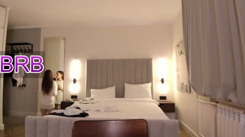 Lily 3 online show from 11-17-25, 08:36