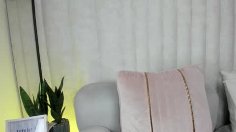 Snapshot of 1m_emily chatting on 11-18-25, 09:41 . online show from 11-18-25, 09:41