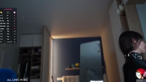 Snapshot of 1mari_01 chatting on 02-12-25, 07:35 Marie online show from 02-12-25, 07:35