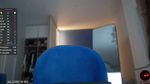 Snapshot of 1mari_01 chatting on 02-13-25, 01:40 Marie online show from 02-13-25, 01:40