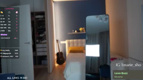 Snapshot of 1mari_01 chatting on 09-10-25, 06:08 Marie online show from 09-10-25, 06:08