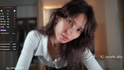 Snapshot of 1mari_01 chatting on 09-18-25, 06:43 Marie online show from 09-18-25, 06:43