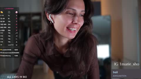 Snapshot of 1mari_01 chatting on 09-22-25, 06:10 Marie online show from 09-22-25, 06:10