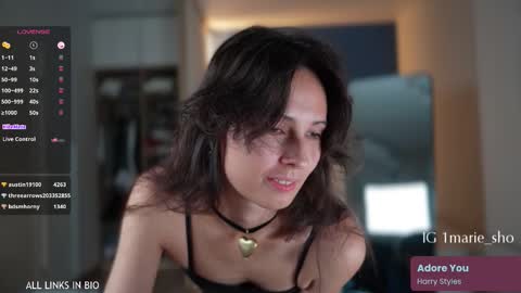 Snapshot of 1mari_01 chatting on 09-24-25, 06:22 Marie online show from 09-24-25, 06:22