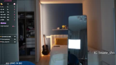 Snapshot of 1mari_01 chatting on 10-05-25, 01:15 Marie online show from 10-05-25, 01:15