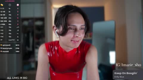 Snapshot of 1mari_01 chatting on 10-12-25, 06:29 Marie online show from 10-12-25, 06:29