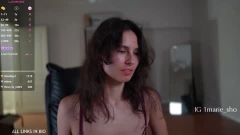 Snapshot of 1mari_01 chatting on 11-22-25, 06:29 Marie online show from 11-22-25, 06:29