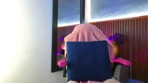 Miss Monserrate online show from 02-25-26, 01:10