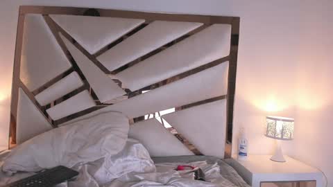 Snapshot of 1naughty_milf chatting on 12-15-24, 02:59 Luisa online show from 12-15-24, 02:59