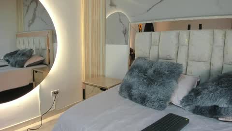 Luisa online show from 04-23-26, 01:02