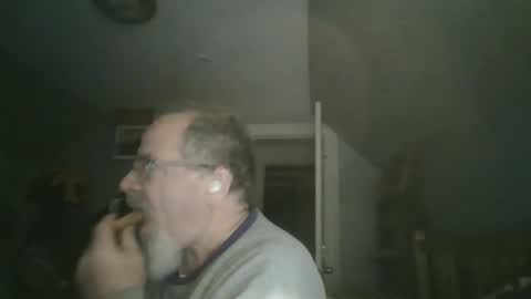 Snapshot of 2003dynawideglide chatting on 01-25-25, 03:40 2003dynawideglide online show from 01-25-25, 03:40