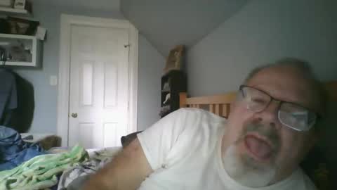 Snapshot of 2003dynawideglide chatting on 11-11-25, 03:56 2003dynawideglide online show from 11-11-25, 03:56