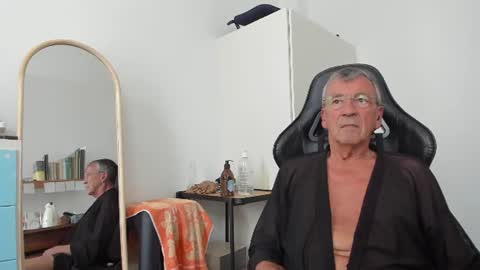 Henk online show from 06-21-26, 02:19