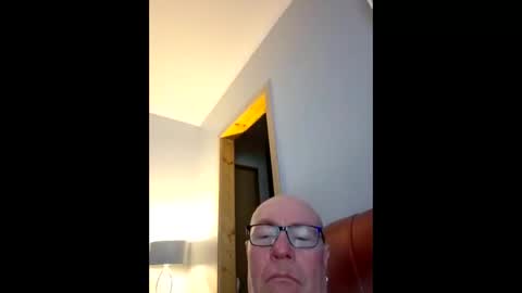 Snapshot of 211scudder chatting on 03-10-26, 08:58 211skoosh online show from 03-10-26, 08:58