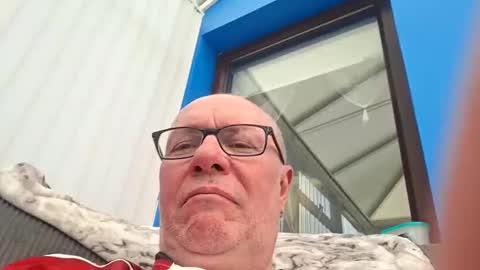 Snapshot of 211scudder chatting on 04-27-26, 02:04 211skoosh online show from 04-27-26, 02:04