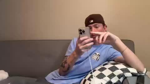 Snapshot of 26sneakers chatting on 10-10-25, 11:37 26sneakers online show from 10-10-25, 11:37