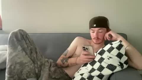 Snapshot of 26sneakers chatting on 10-27-25, 10:14 26sneakers online show from 10-27-25, 10:14