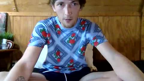 Snapshot of 27tnguy97 chatting on 03-10-26, 06:40 Matt online show from 03-10-26, 06:40