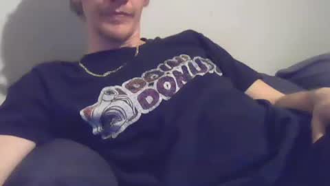 Snapshot of 2big2hype chatting on 01-21-25, 01:50 cheif online show from 01-21-25, 01:50