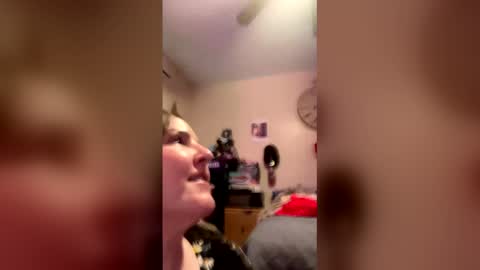 2blondesonepup online show from 05-04-26, 12:39
