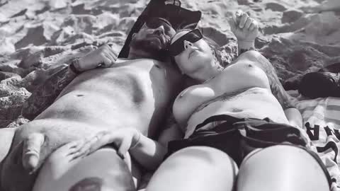 Snapshot of 2freakycouple24 chatting on 12-17-24, 10:54 Zak and Raegan online show from 12-17-24, 10:54