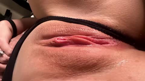 Snapshot of 2freakycouple24 chatting on 01-22-25, 08:38 Zak and Raegan online show from 01-22-25, 08:38