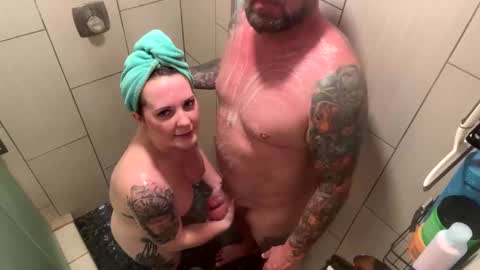 Snapshot of 2freakycouple24 chatting on 10-08-25, 03:04 Zak and Raegan online show from 10-08-25, 03:04