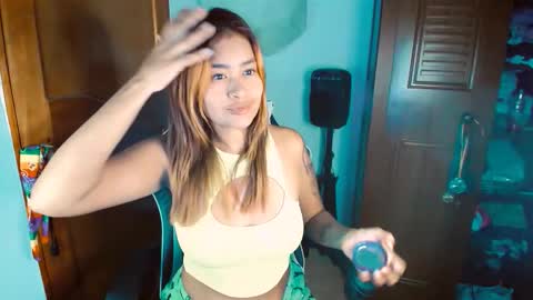 Snapshot of 2girls__dream chatting on 10-21-25, 10:16 samantha sharon online show from 10-21-25, 10:16