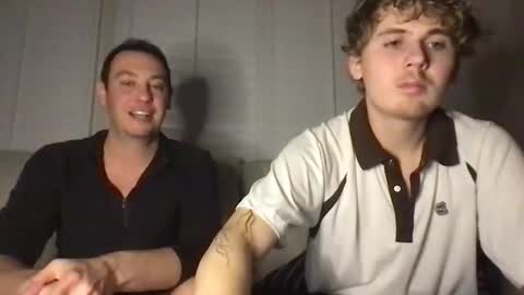 Snapshot of 2hungboys chatting on 04-30-26, 04:41 Roommates online show from 04-30-26, 04:41