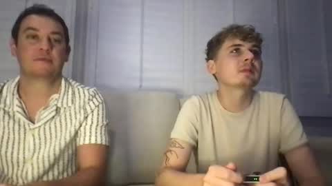 Snapshot of 2hungboys chatting on 07-12-26, 06:37 Roommates online show from 07-12-26, 06:37